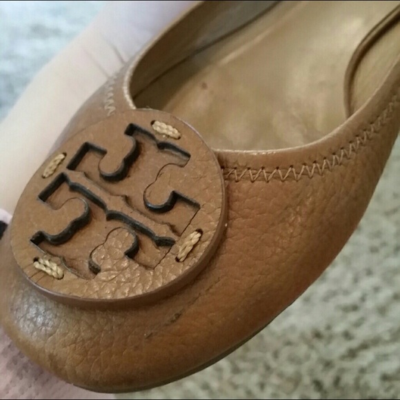 Beautiful Tan Tory Burch tumbled leather flats. - Picture 2 of 7